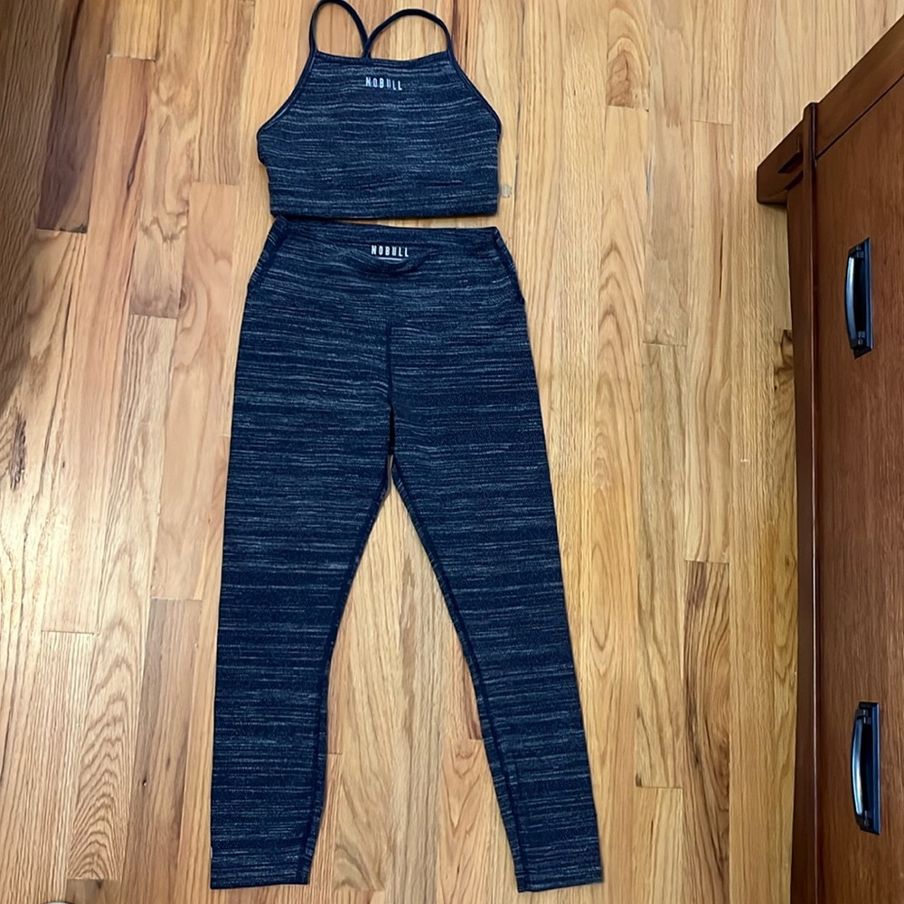 NoBull matching set-leggings and sports bra